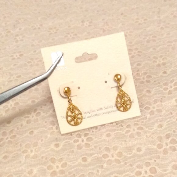 Vintage NEW Yellow Gold Tone Dangle Drop Earrings Timeless VTG Jewelry - Picture 6 of 9